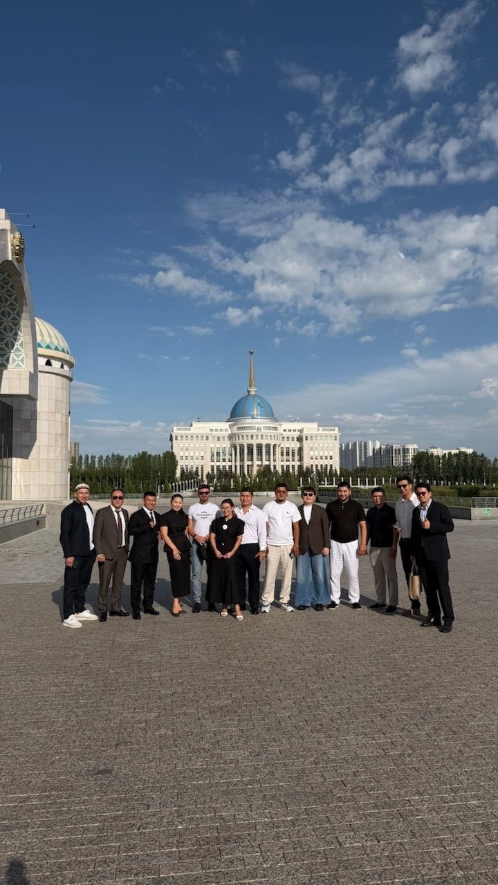 Делегация ассоциации ECOMMERCE-KZ у Ак-Орды, Астана, июнь 2026